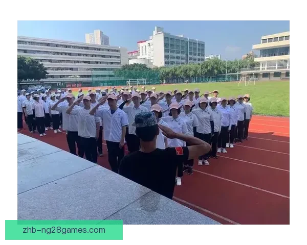 中国男足在十八强赛中奋力拼搏展现坚韧精神风采